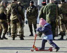 Йде війна: діти українського фермера картинами "передбачили" криваву трагедію