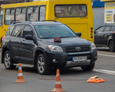 Жуткое ДТП в Киеве: девушка не увидела пешехода и помчалась прямо на него, финал плачевный