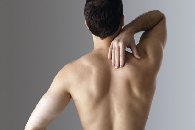 Страдает каждый второй: ученые выяснили, как боли в спине связаны с психикой
