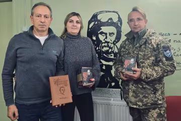 "Одеяла жизни" для защитников Херсонщины: фонд Томенко и Академия СБУ передали тепломассивные средства морпешкам