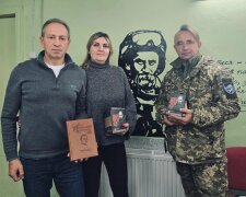 "Ковдри життя" для захисників Херсонщини: фонд Томенка та Академія СБУ передали тепломаскувальні засоби морпіхам