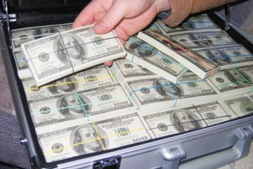 Шахраї у Києві привласнили 353 мільйони гривень 