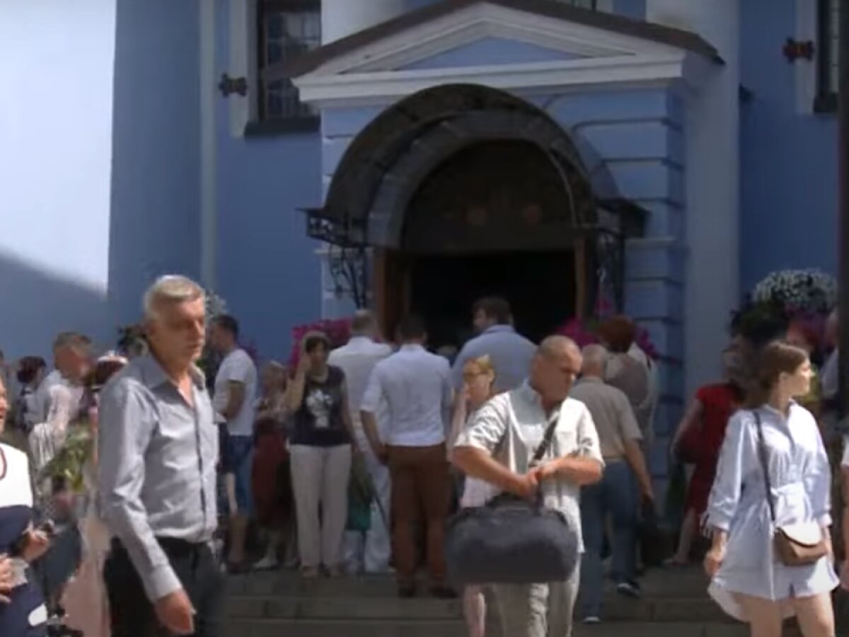 😇 Улыбающееся лицо с нимбом смайлик-эмодзи — Значения, Скопировать