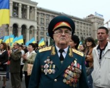 Скасування травневих свят боляче вдарить по іміджу влади
