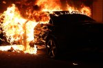 Побільше б таких: випадкові свідки пожежі визволили авто із вогняного пекла, епічне відео порятунку
