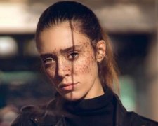 Французька модель перетворила недоліки на родзинку: фото