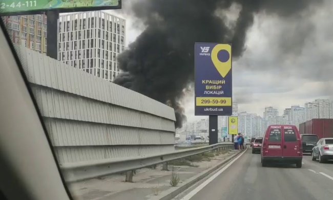 В Одесі машина з людьми спалахнула на ходу, нещасні кричали від жаху: відео не для слабкодухих