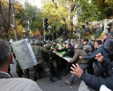 Янукович і Путін відкривають шампанське: українців хочуть саджати за протести