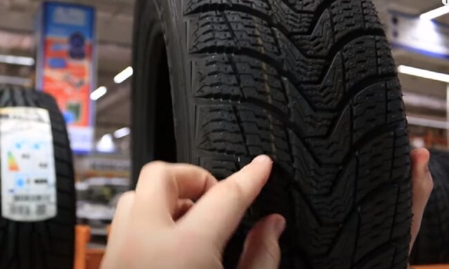 Шини. Фото: скриншот Youtube