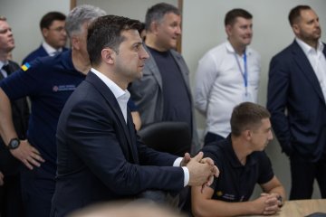 Зеленський підписав історичний указ щодо іноземців, які захищали Україну: Порошенко не спромігся за всі 5 років