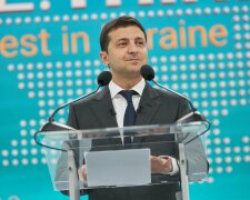 Главное за ночь: "сюрприз" Зеленского для молодежи, закат эпохи УПЦ и отмена коммунальных платежек