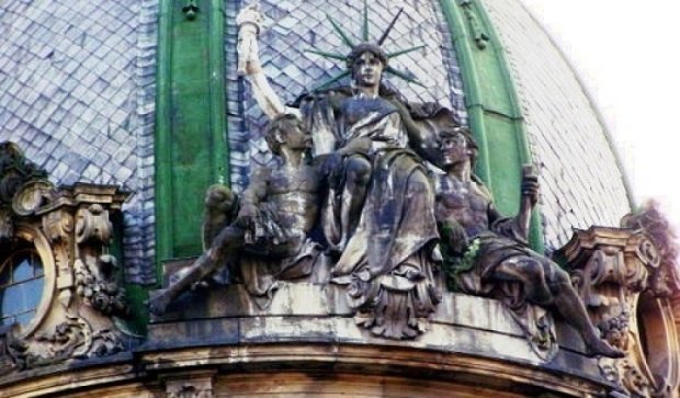 Молодь взялася за порятунок львівської статуї Свободи