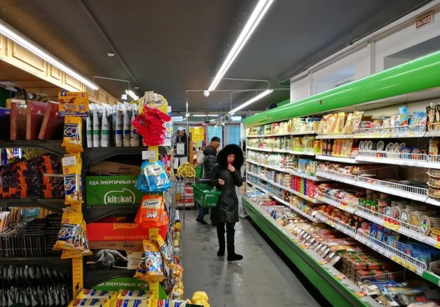 У Києві голий пенсіонер розігнав пів-супермаркету: трусив "причандаллям", фото  18+
