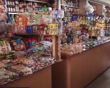 Солодощі в магазині, фото: кадр з відео