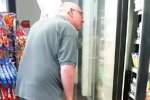 Віртуоз із супермаркету підкорив соцмережі однією правою