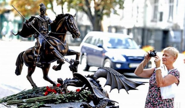 В столице установили памятник "Казаку-победителю" (фото)