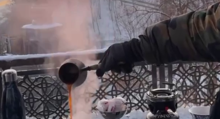 Зима, снег, кофе, фото из соцсетей