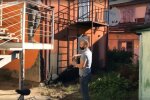 Відомому прикарпатському журналісту намагалися спалити магазин, скріншот з відео