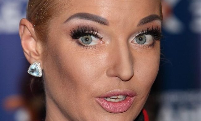 "Нюхай п'ятку - дам десятку": Волочкова здивувала мережу фут-фетішем з ведмедем, мавпою і котом