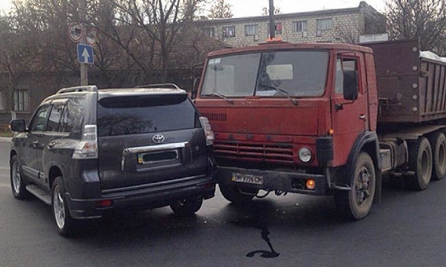 Грузовик протаранил внедорожник Toyota Land Cruiser в Одесской области (фото)