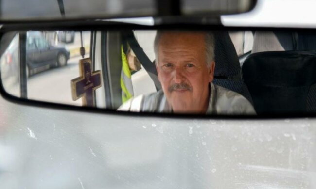 Ветеранам объяснили, как вести себя с наглыми маршрутчиками