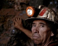 Шахтеры "ЛНР" второй день сидят под завалами