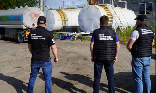 нафтобаза збувала українцям "ліве" пальне / Бюро економічної безпеки