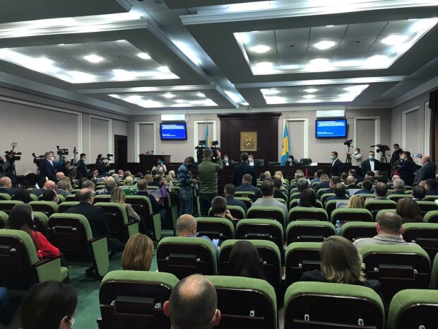 СМИ: Скандал в Киевской области - 7 депутатов «Слуги народа» сорвали заседание облсовета