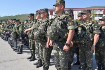 Зарплата військових становитиме сім тисяч гривень - Міністр оборони