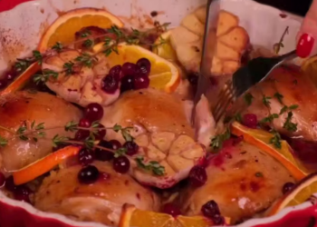 Курочка в апельсинах і журавлині, кадр з відео