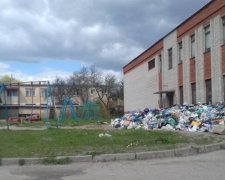 Львів'яни відсвяткували Великдень серед сміттєвих гір