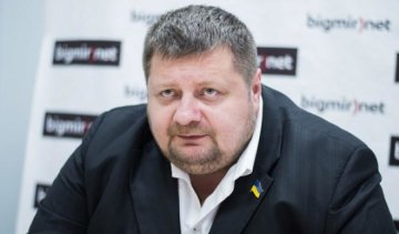 Мосійчук почав скаржитися на біль у хребті