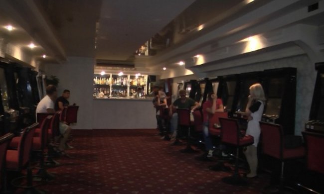 Киянин перетворив підвал на казино з гральними автоматами 