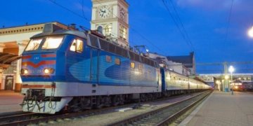 Укрзалізниця запустить 21 додатковий потяг до великодніх свят