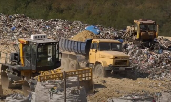 Дніпряни задихаються по сусідству з екологічною "бомбою": "Мамо, де мій протигаз?"