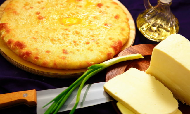 Рецепт вкуснейшего пирога с сыром за 6 минут: для тех, кому вечно некогда