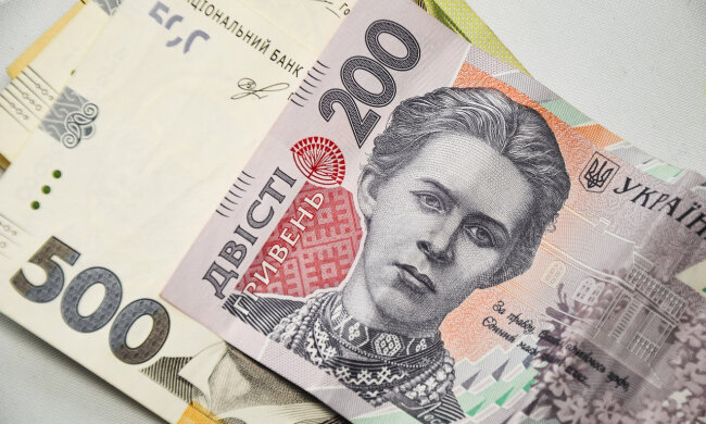 Банкноти 50 і 200 гривень, які НБУ вилучає з обігу