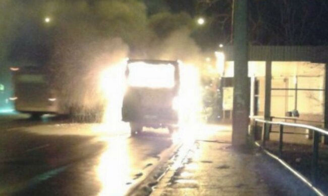Женщина в очках  взорвала автобус в Полтаве (фото)
