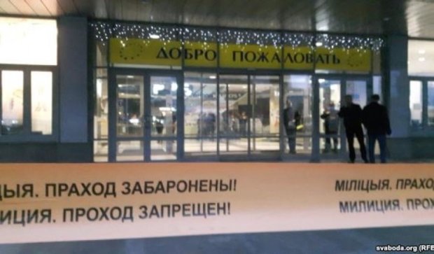 Невідомі напали на відвідувачів мінського магазину з бензопилою