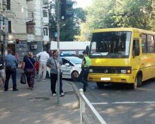 Озверевший маршрутчик превратил поездку старушки в адскую пыточную: "Зажал руки и...", фото не для слабонервных