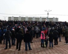 В сеть попали видео с многотысячных митингов "белорусских тунеядцев"