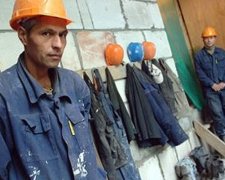 У украинцев будут вычитать 5% с каждой зарплаты