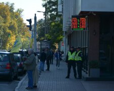 Курс долара штучно занижено, до кінця року варто чекати стрибка, - експерт