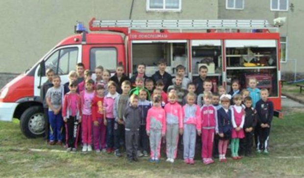 Спасатели научили школьников Прикарпатья тушить пожары (фото)