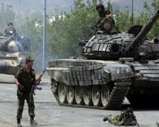 Окупанти "гатять" із важкої артилерії по всій лінії фронту
