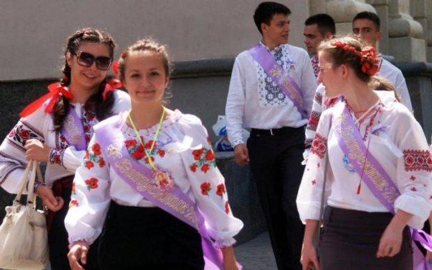 Последний звонок и выпускной в Украине: как дорого обойдется праздник