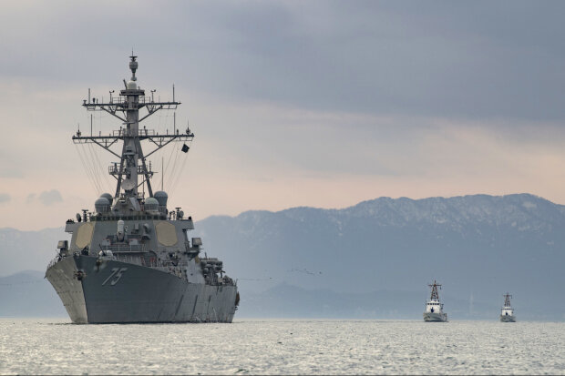 Эсминец Трампа резко ворвался в Черное море, ждет боевого приказа: фото
