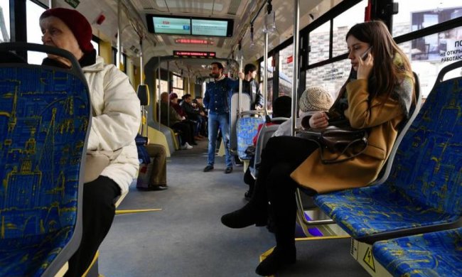 Я продолжу спать, а ты стой: девушка заставила всех пассажиров проглотить языки