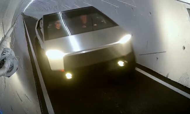 Tesla Cybertruck в туннеле HyperLoop, скриншот
