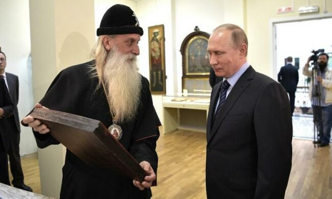 Путін зустрів брата по розуму на шляху до церкви: відео